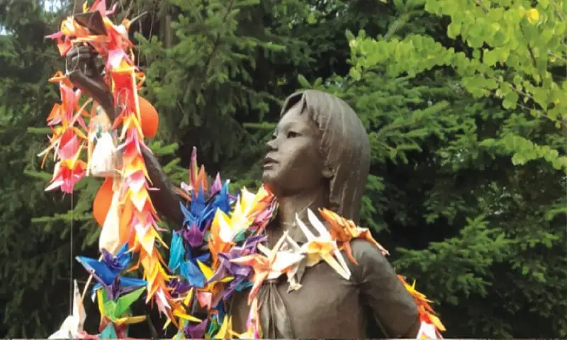 Paper crane symbol in Japan(Sadako Sasaki)